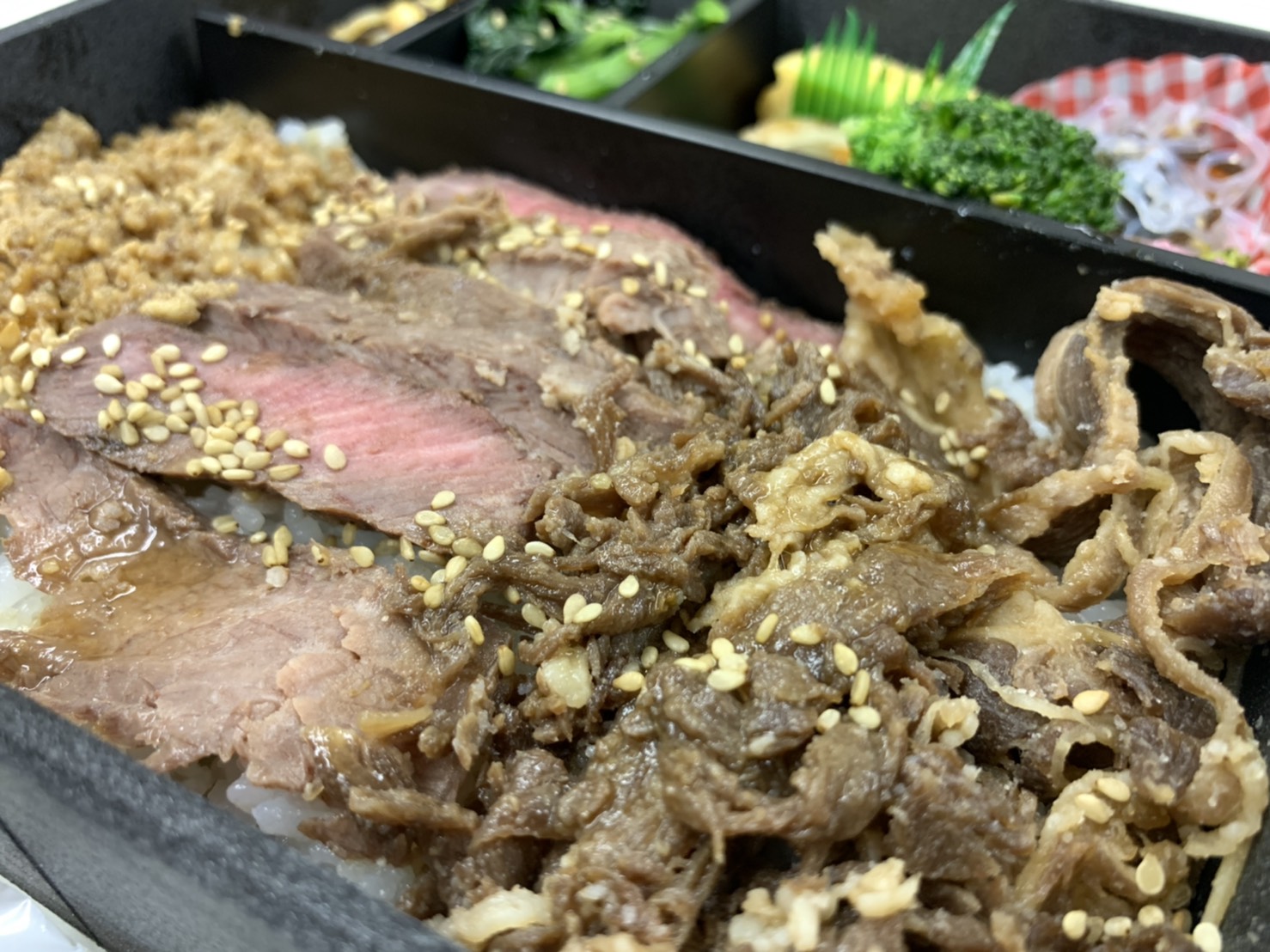 忘年会の代わりに豪華弁当をご用意して頂きました✨